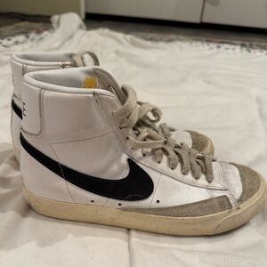 women’s size 8 nike blazers
